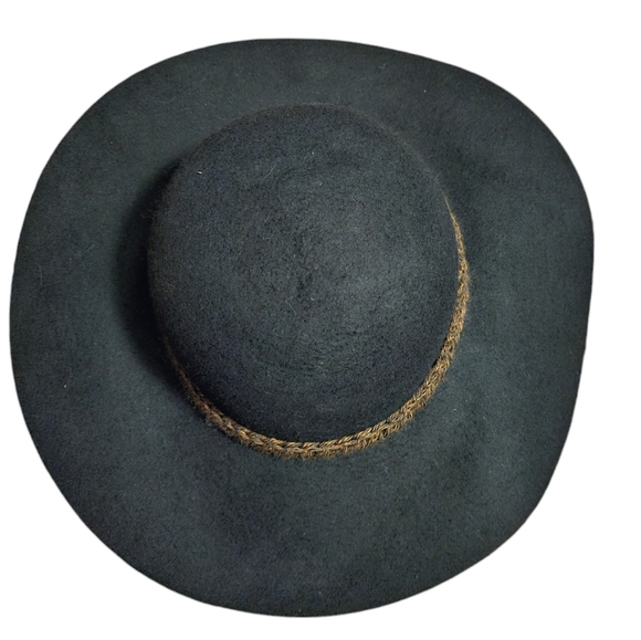 Krafts by Kelly set of 2 womens hats euc - Picture 13 of 15